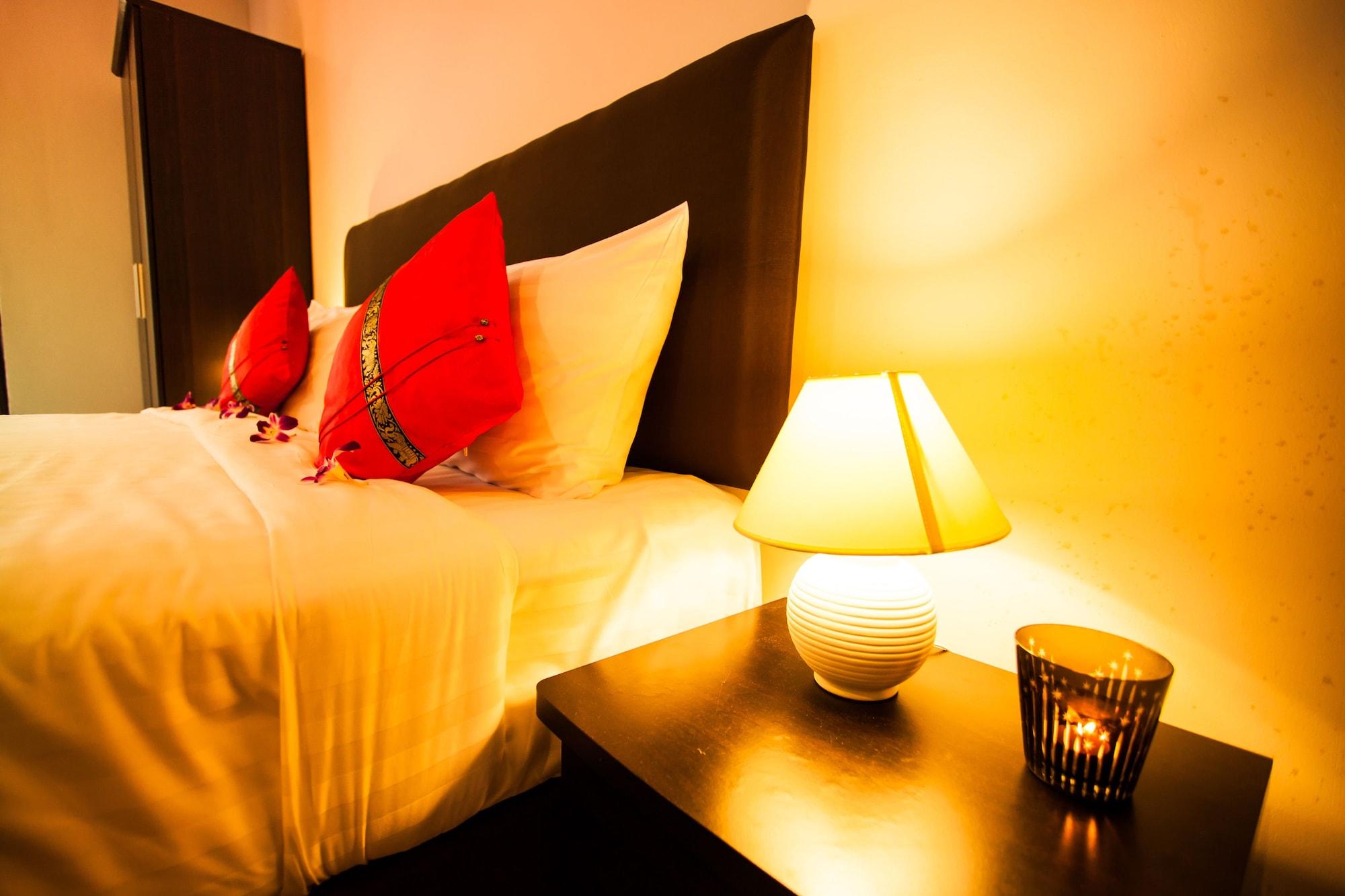 Only Blue Hotel Patong Экстерьер фото