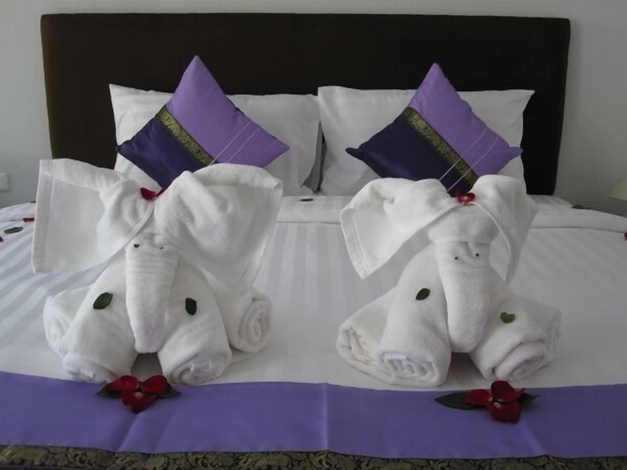 Only Blue Hotel Patong Экстерьер фото